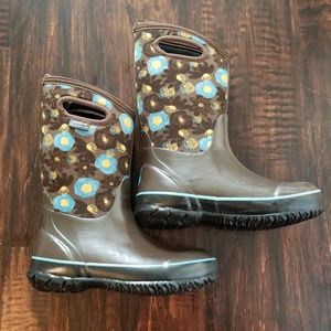 Kid's (girl's) BOGS waterproof boots youth size 4
